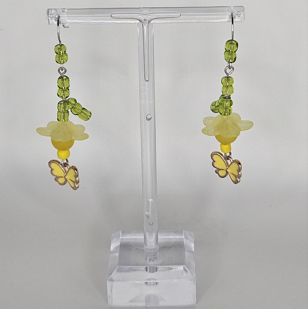 Handmade flyin' flower drop earrings (yellow)